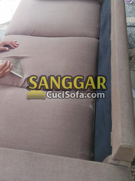 jasa-cuci-sofa-coklat-03.jpg
