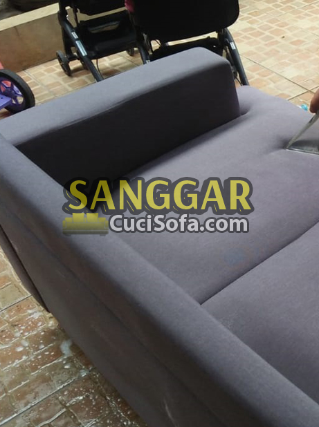 jasa-cuci-sofa-coklat-06.jpg