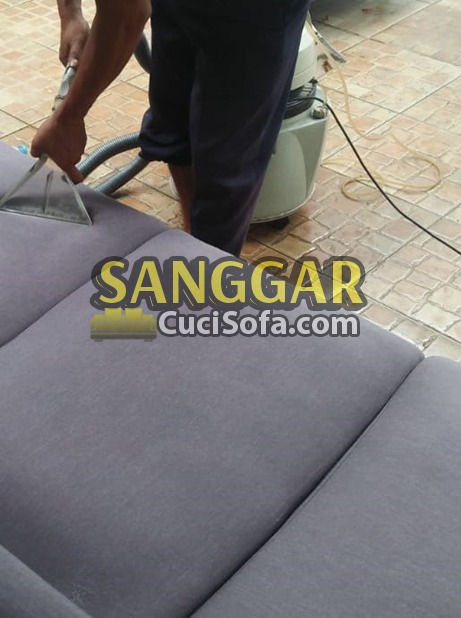 jasa-cuci-sofa-coklat-07.jpg