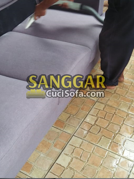 jasa-cuci-sofa-coklat-09.jpg