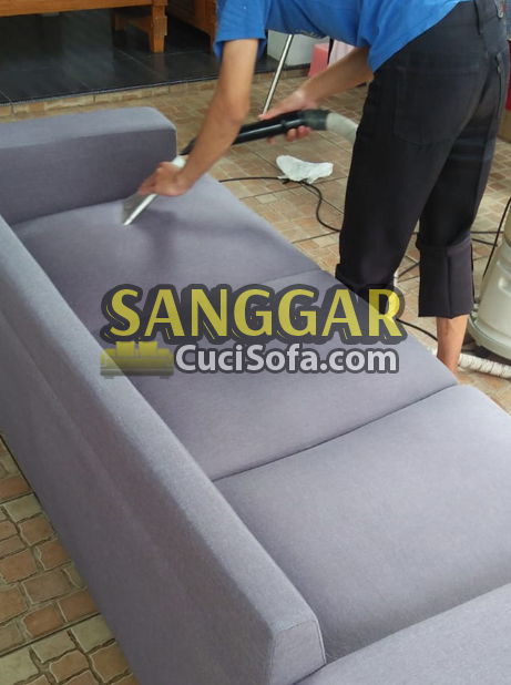 jasa-cuci-sofa-coklat-13.jpg