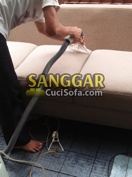jasa-cuci-sofa-coklat-15.jpg