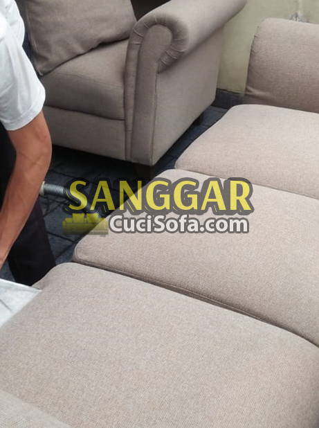 jasa-cuci-sofa-coklat-17.jpg