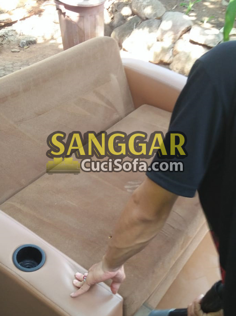 jasa-cuci-sofa-coklat-19.jpg